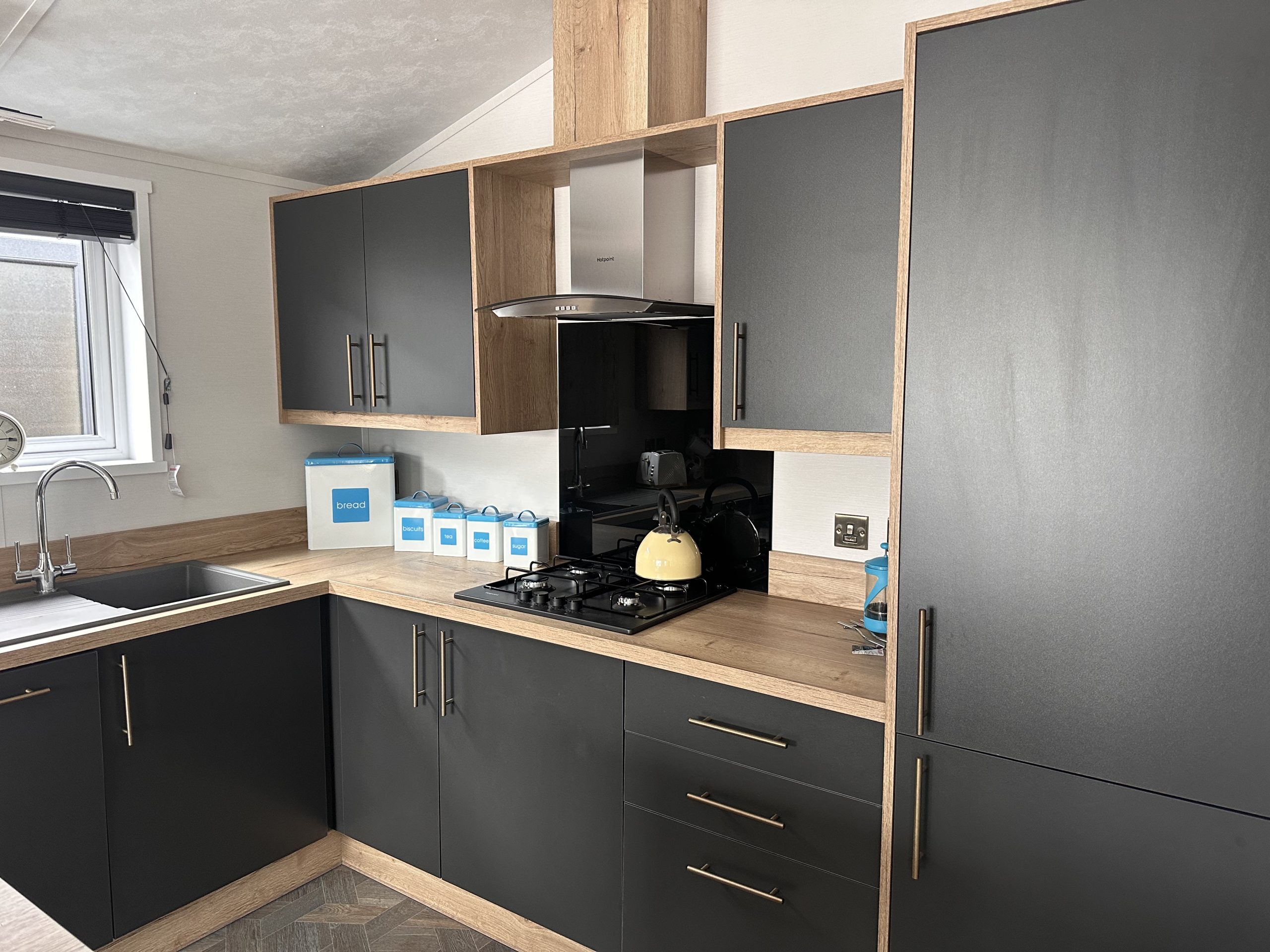 Last 2025 Model Available - Brand New - Residential Specification - Fully Central Heated & Double Glazed Beverley Norwood Lodge - 40" x 20" x 2 Bedrooms & 2 Bathrooms - 2025 Model For Sale Off Site - Image 10