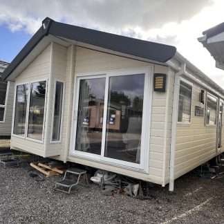 Fully Central Heated & Double Glazed Willerby Boston Lodge 40" x 16" x 2 Bedrooms & 2 Bathrooms - 2015 Model For Sale Off Site