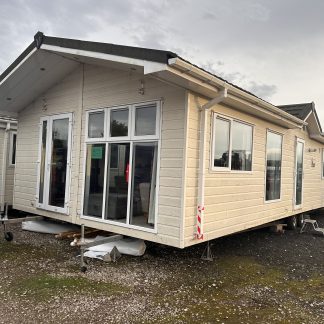 Fully Central Heated & Double Glazed Victory Versailles Lodge 40" x 16" x 2 Bedrooms & 2 Bathrooms - 2011 Model For Sale Off Site