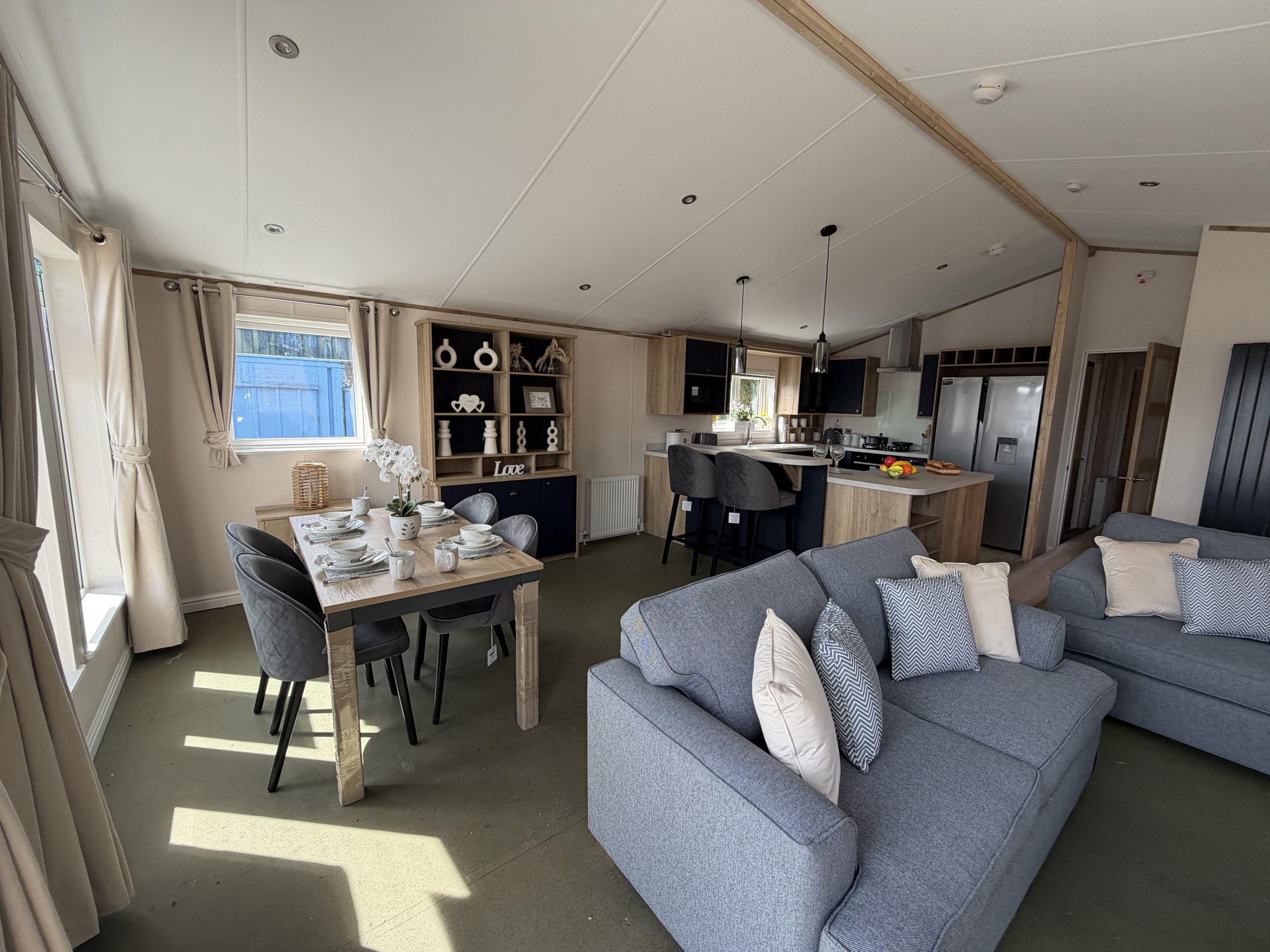 Brand New - Residential Specification - Fully Central Heated & Double Glazed Willerby New Holland Lodge - 40" x 20" x 2 Bedrooms & 2 Bathrooms - 2027 Model For Sale Off Site - Image 4