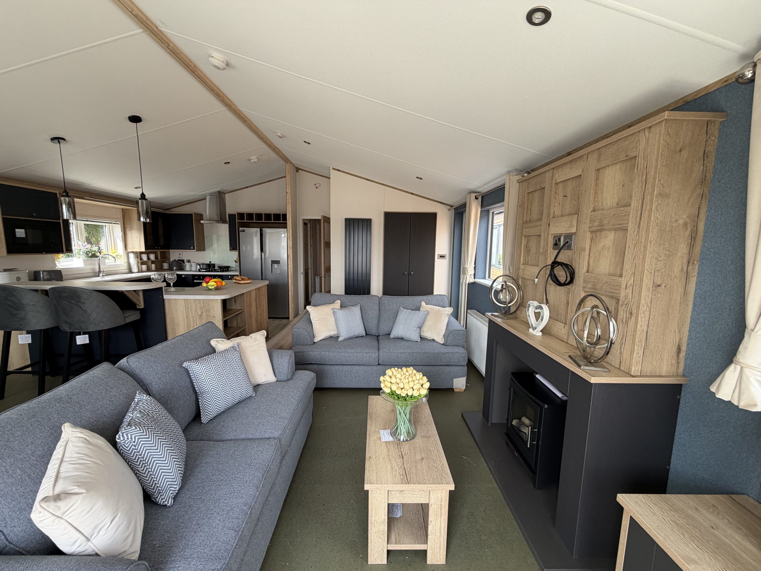 Brand New - Residential Specification - Fully Central Heated & Double Glazed Willerby New Holland Lodge - 40" x 20" x 2 Bedrooms & 2 Bathrooms - 2027 Model For Sale Off Site - Image 10