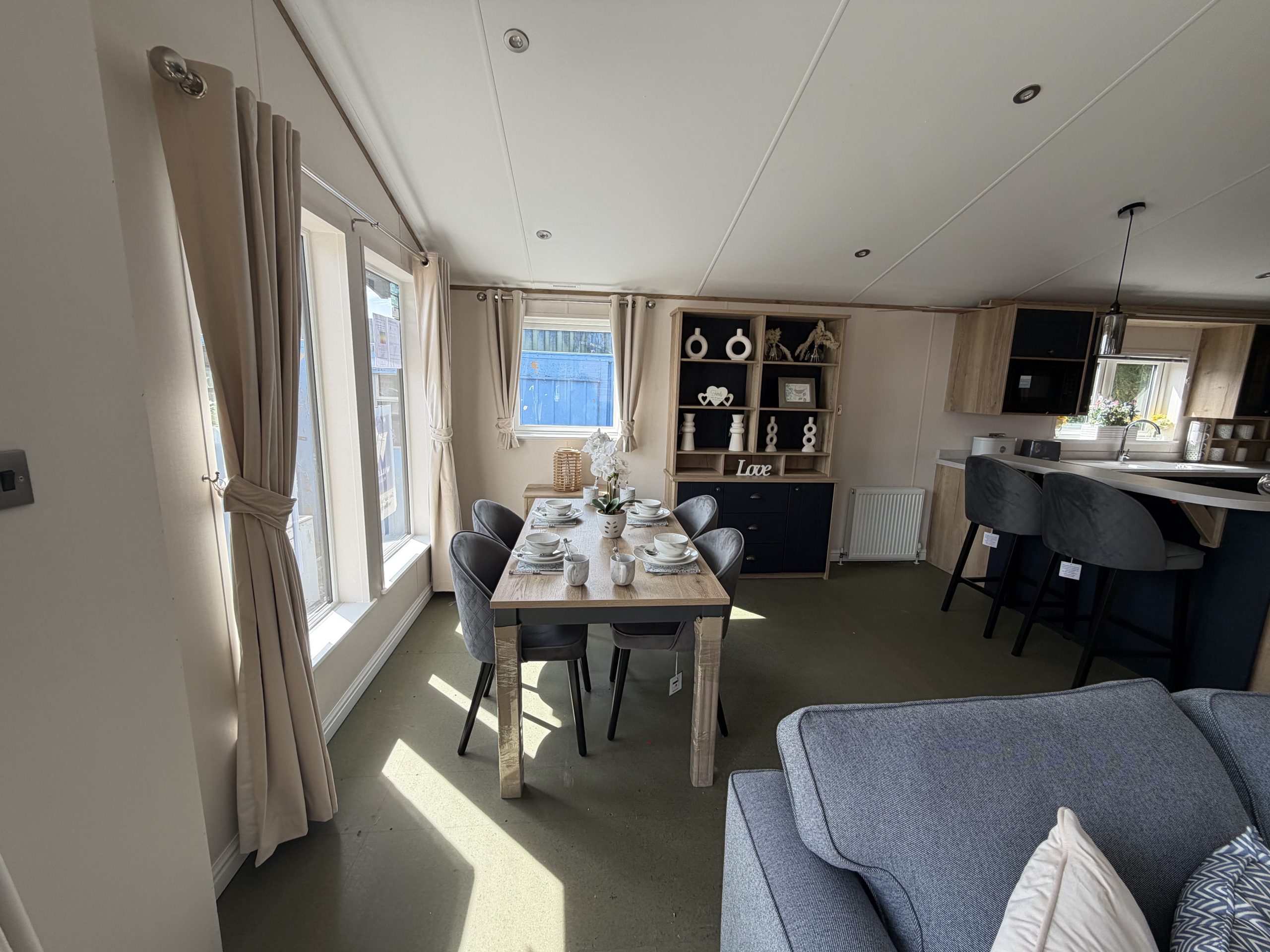 Brand New - Residential Specification - Fully Central Heated & Double Glazed Willerby New Holland Lodge - 40" x 20" x 2 Bedrooms & 2 Bathrooms - 2027 Model For Sale Off Site - Image 8