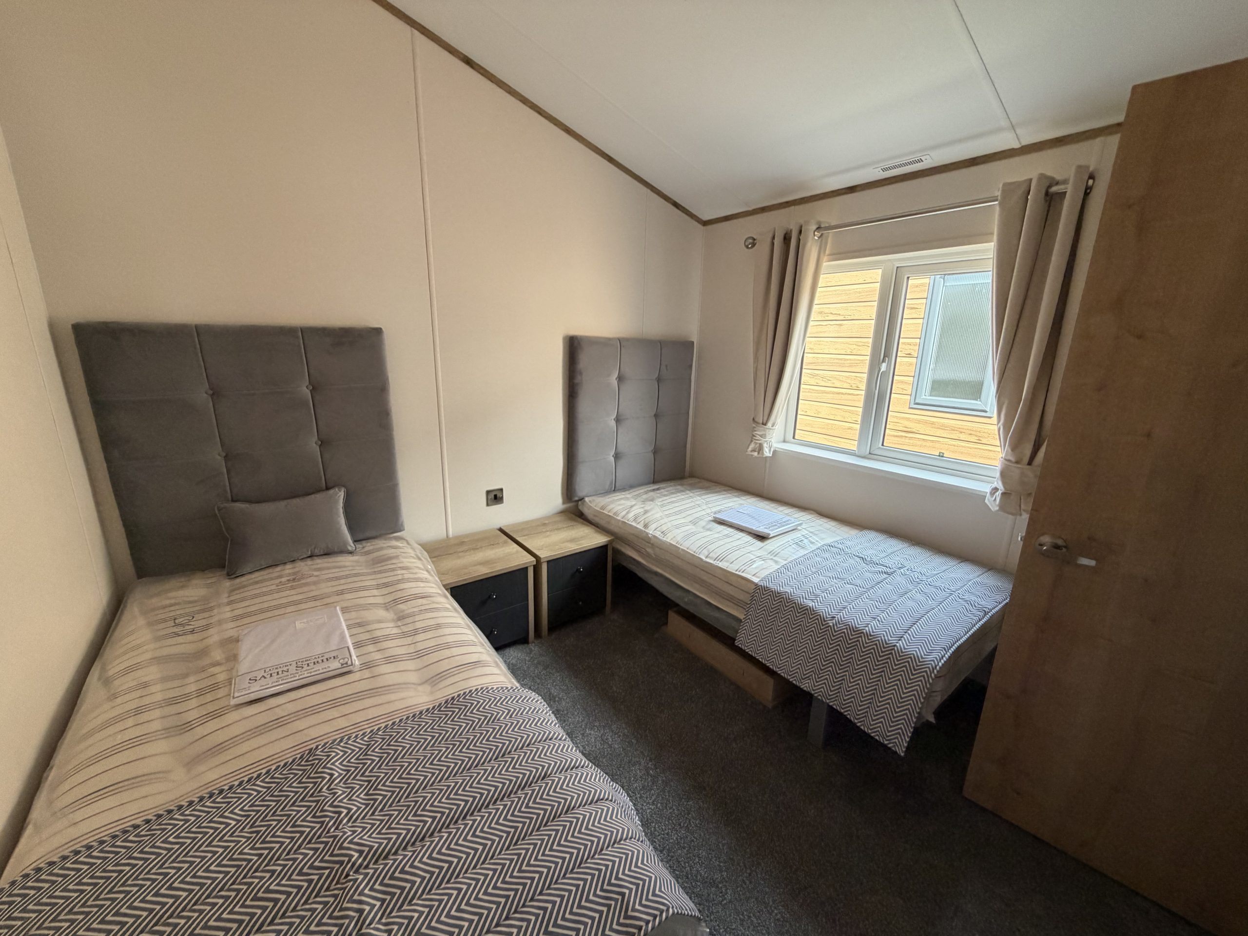 Brand New - Residential Specification - Fully Central Heated & Double Glazed Willerby New Holland Lodge - 40" x 20" x 2 Bedrooms & 2 Bathrooms - 2027 Model For Sale Off Site - Image 33