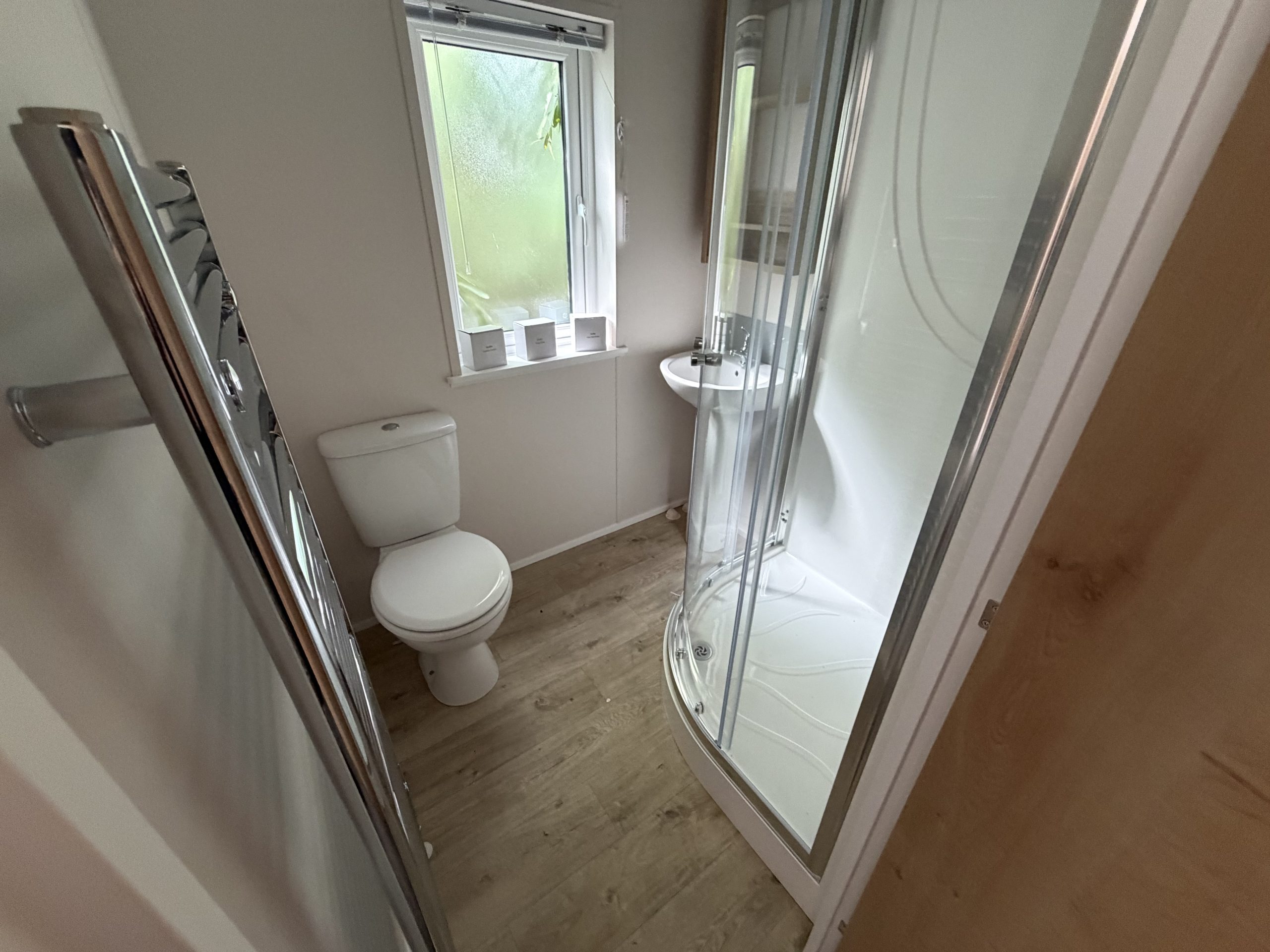 Brand New - Residential Specification - Fully Central Heated & Double Glazed Willerby New Holland Lodge - 40" x 20" x 2 Bedrooms & 2 Bathrooms - 2027 Model For Sale Off Site - Image 39